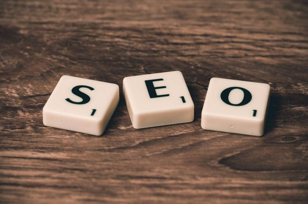 Bedrijf dat online marketing groei strategieën toepast voor meer digitale zichtbaarheid en klantbereik